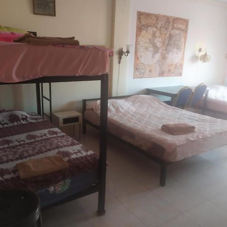 Artem'S Guesthouse Jomtien Beach Exterior photo