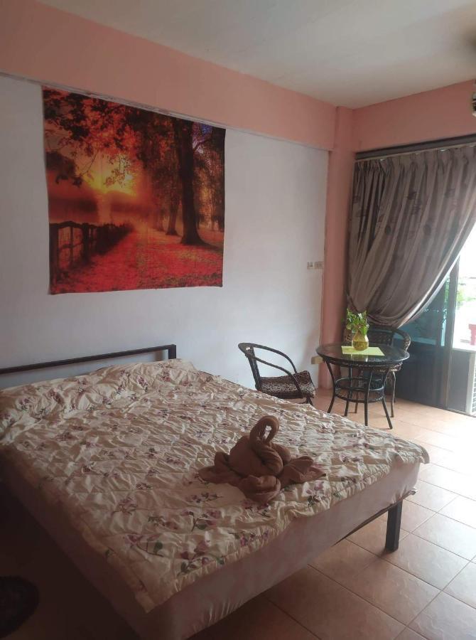 Artem'S Guesthouse Jomtien Beach Exterior photo
