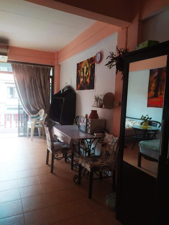 Artem'S Guesthouse Jomtien Beach Exterior photo