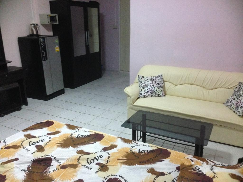 Artem'S Guesthouse Jomtien Beach Room photo