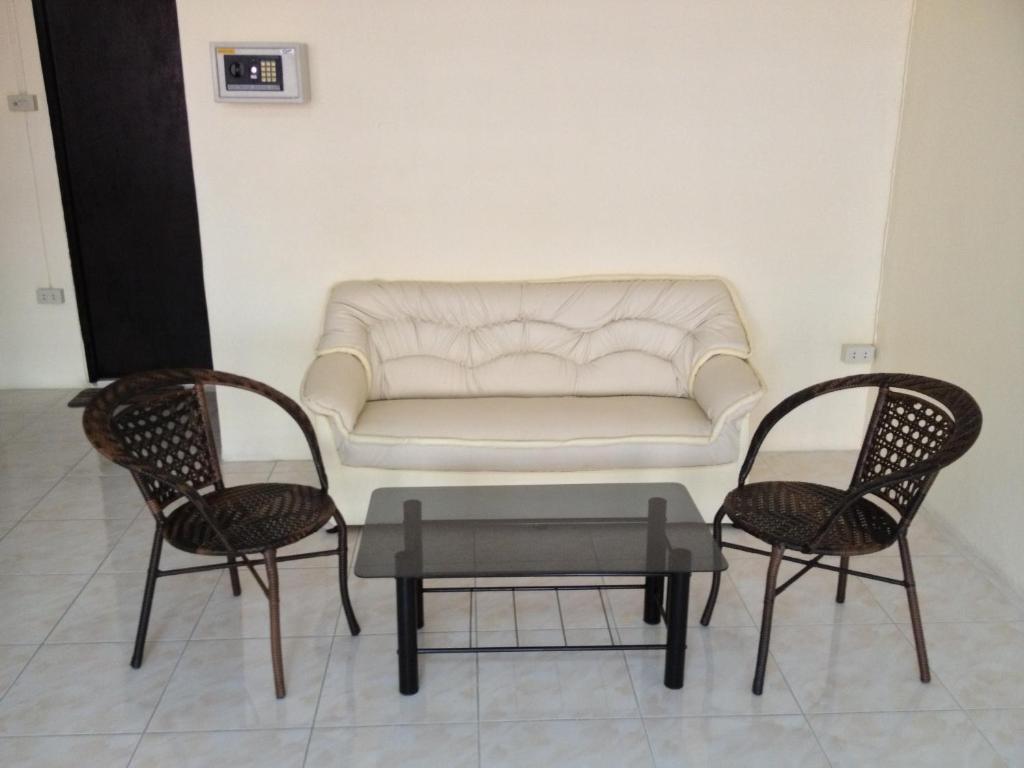Artem'S Guesthouse Jomtien Beach Exterior photo