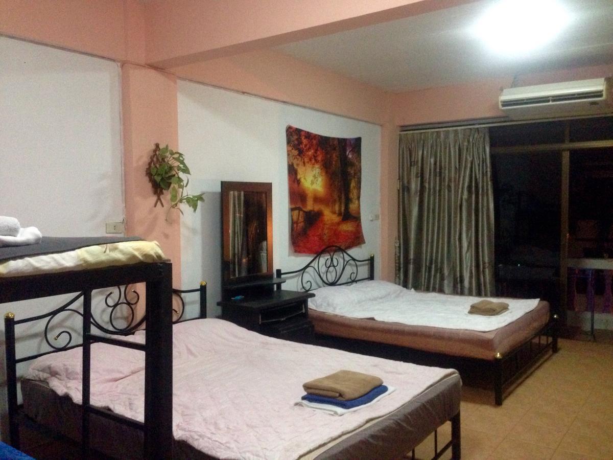 Artem'S Guesthouse Jomtien Beach Exterior photo