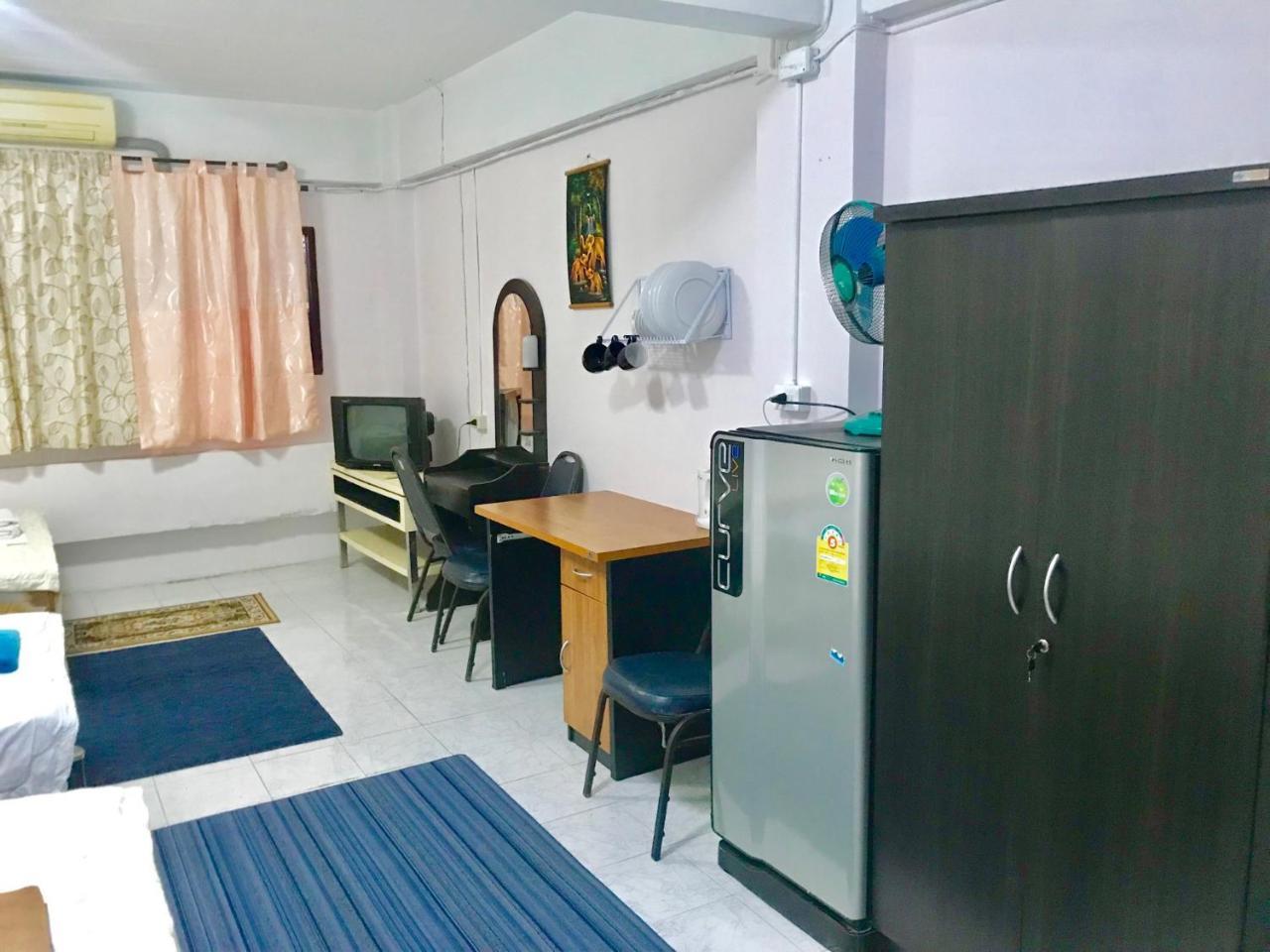 Artem'S Guesthouse Jomtien Beach Exterior photo