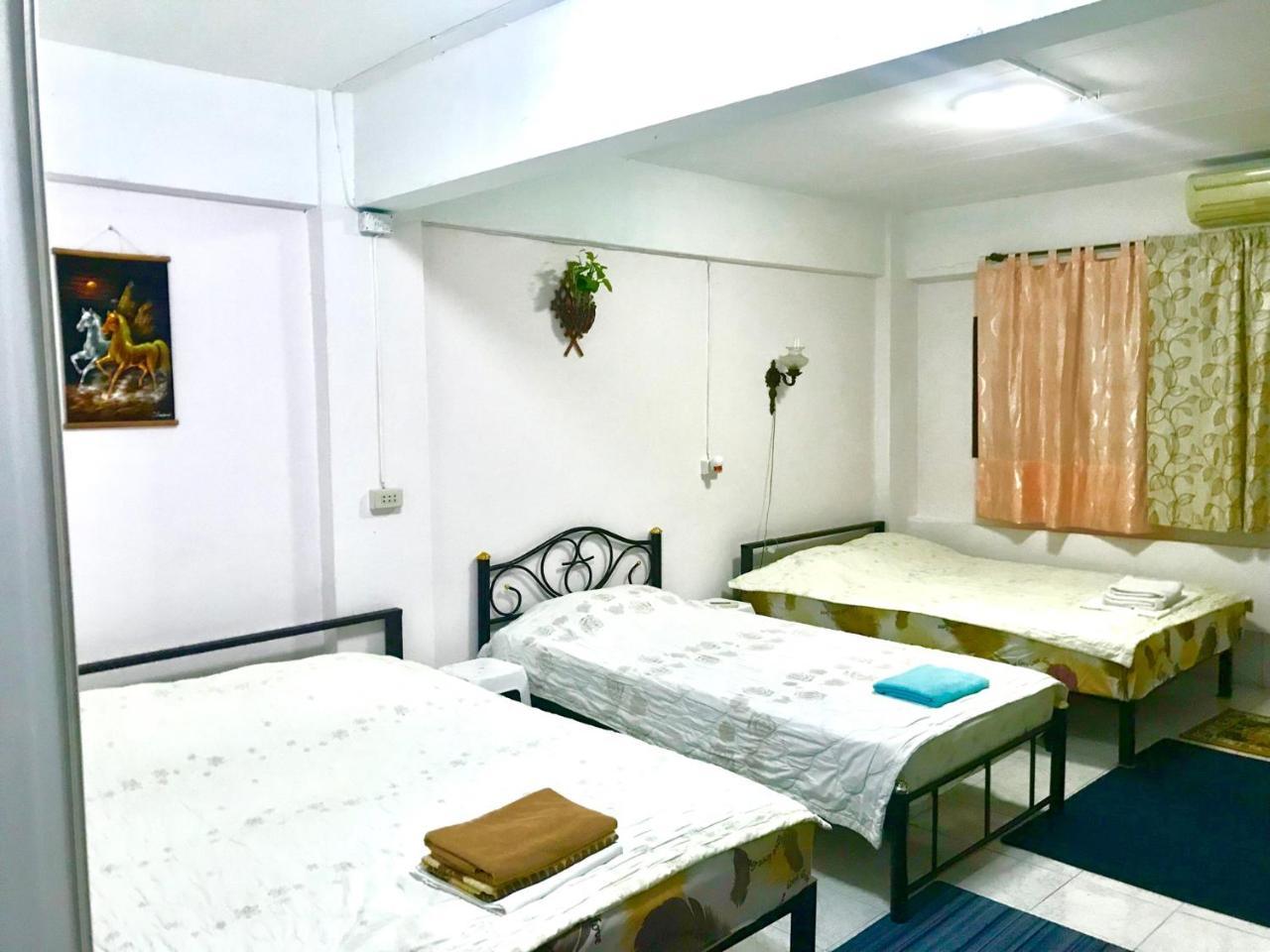 Artem'S Guesthouse Jomtien Beach Exterior photo