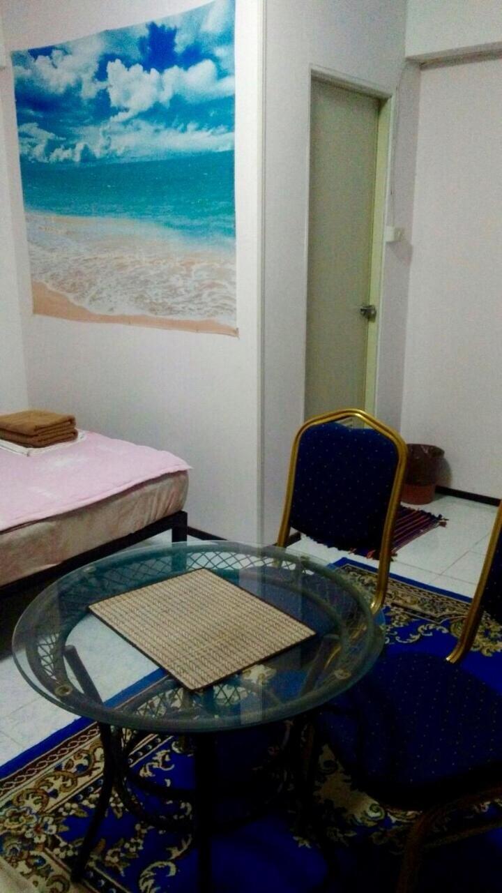 Artem'S Guesthouse Jomtien Beach Exterior photo