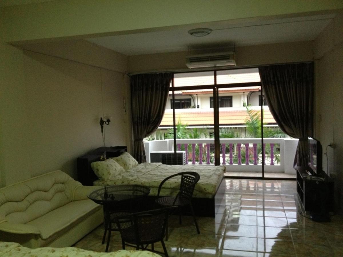 Artem'S Guesthouse Jomtien Beach Exterior photo